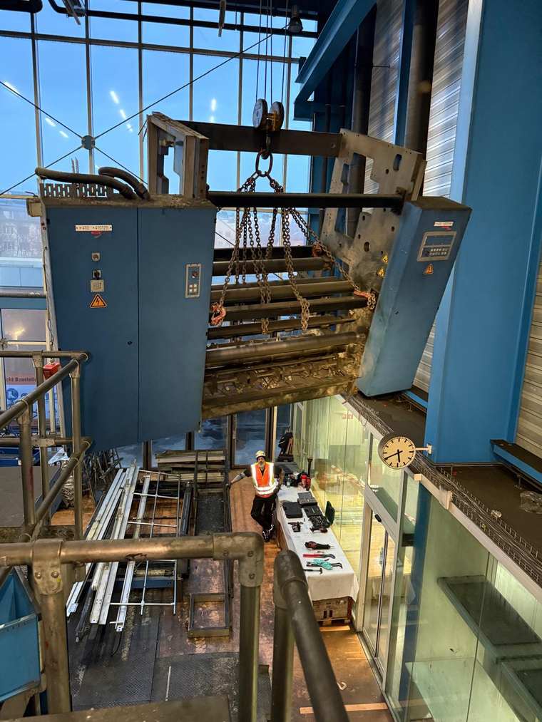 Komatsu-Abbruchbagger im Einsatz – NELO Metals
