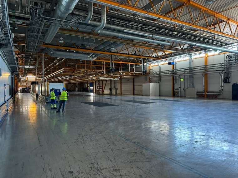 Geräumte Produktionshalle – NELO Metals