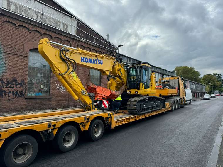 Komatsu-Bagger Transport – NELO Metals