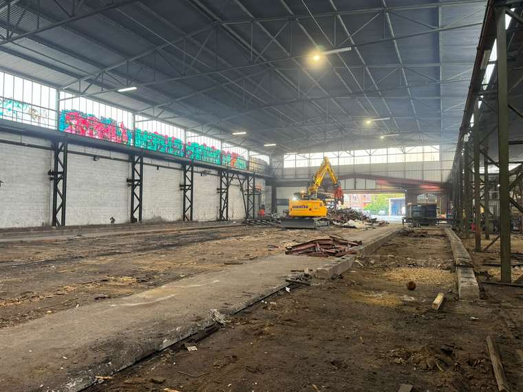 Rückbau mit Abbruchbagger – NELO Metals