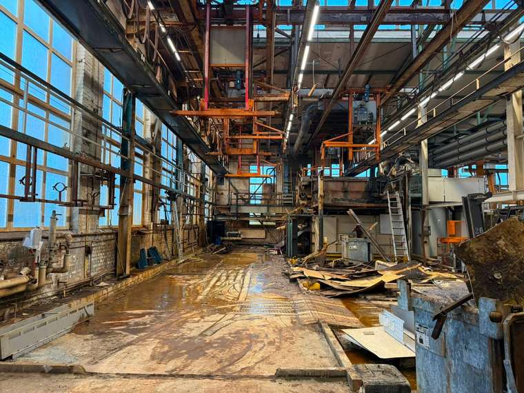 Stillgelegte Produktionshalle – NELO Metals