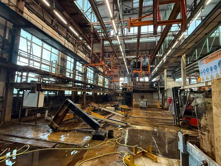 Werkshalle während der Räumung – NELO Metals