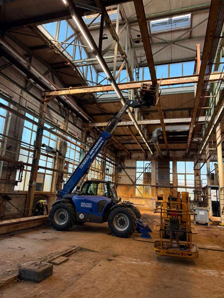 Teleskoplader-Einsatz Rückbau – NELO Metals