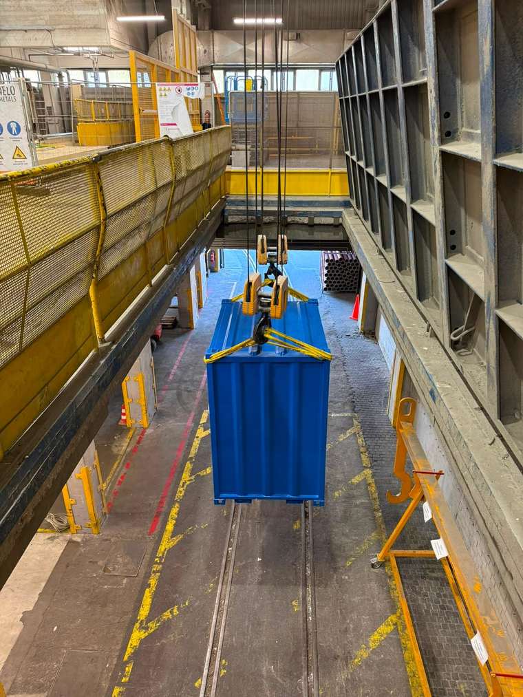 Containerhub per Hallenkran – NELO Metals