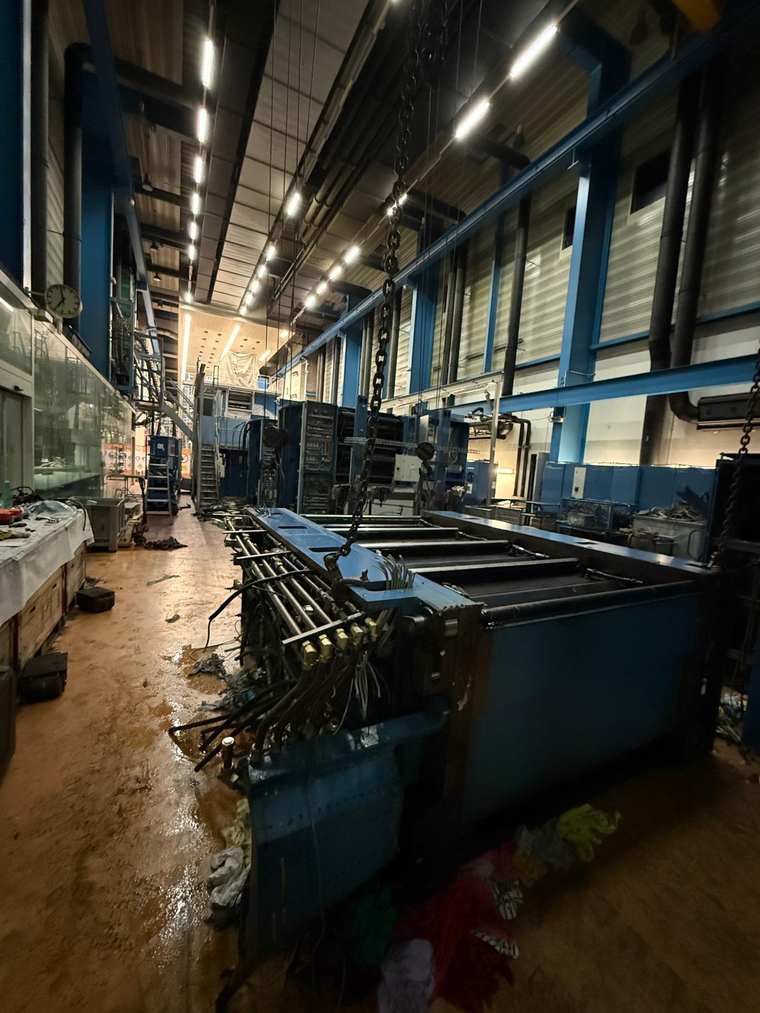 Druckmaschine vor Ausbau – NELO Metals
