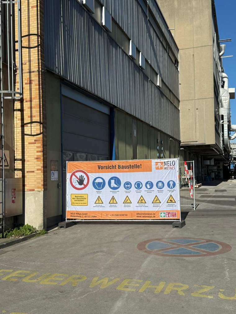 NELO-Bauzaunbanner Außengelände – NELO Metals