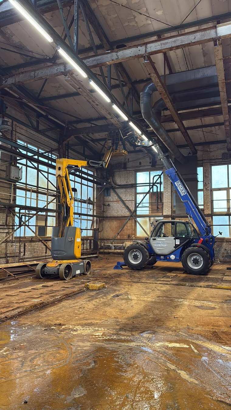 Höhenzugang Arbeitsbühne – NELO Metals